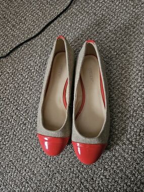 Expressions Two-Tone Red Cap Toe Taupe Flats